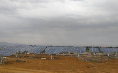 太陽(yáng)能公司承建石嘴山采煤沉陷區(qū)光伏電站治理示范區(qū)項(xiàng)目